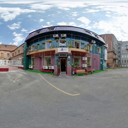 Yellow Unlimited Hotel 4 ハルキウ エクステリア 写真