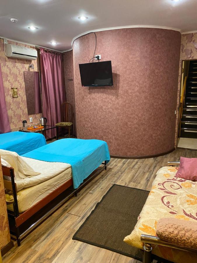 Yellow Unlimited Hotel 4 ハルキウ エクステリア 写真