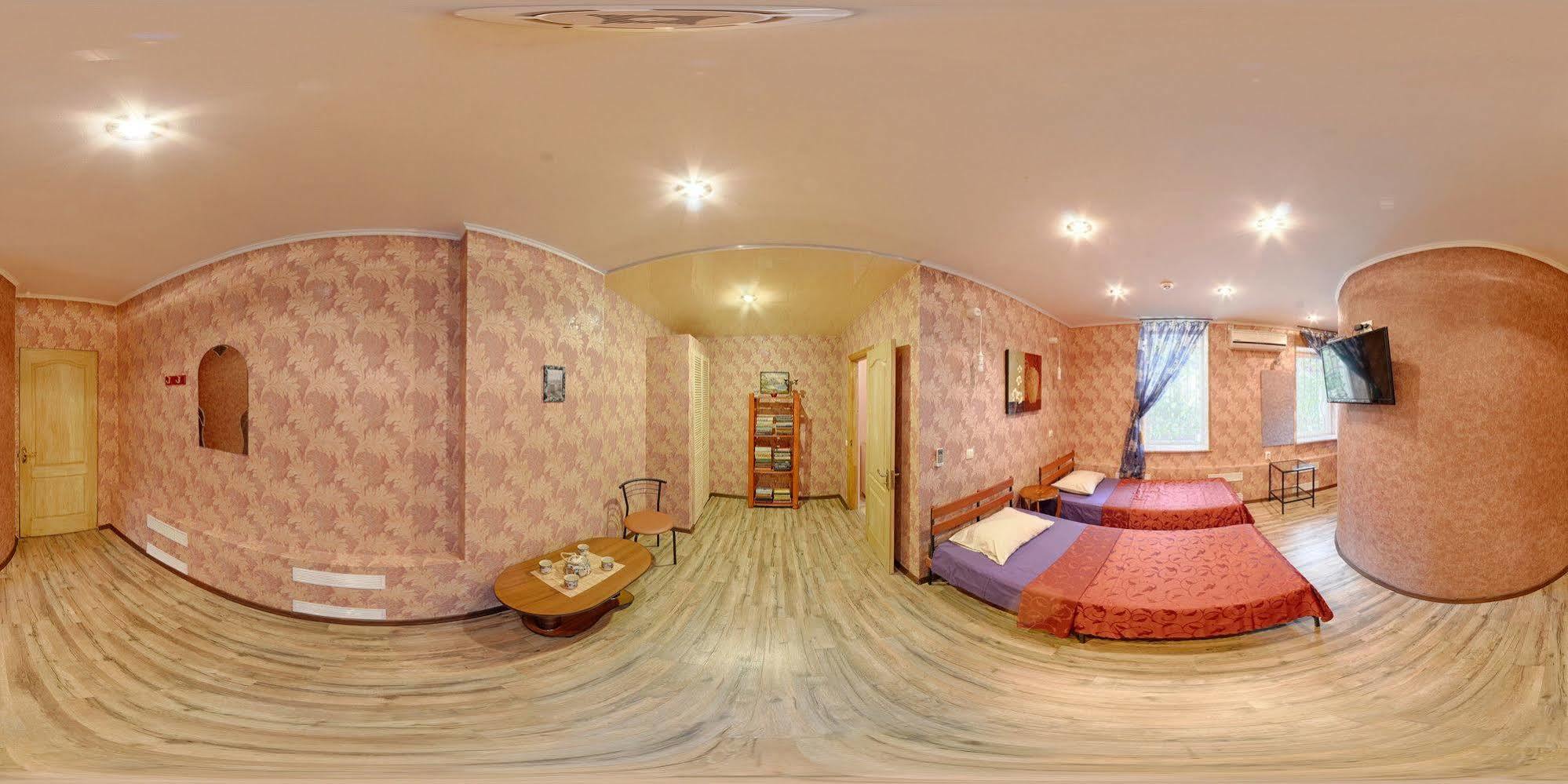 Yellow Unlimited Hotel 4 ハルキウ エクステリア 写真