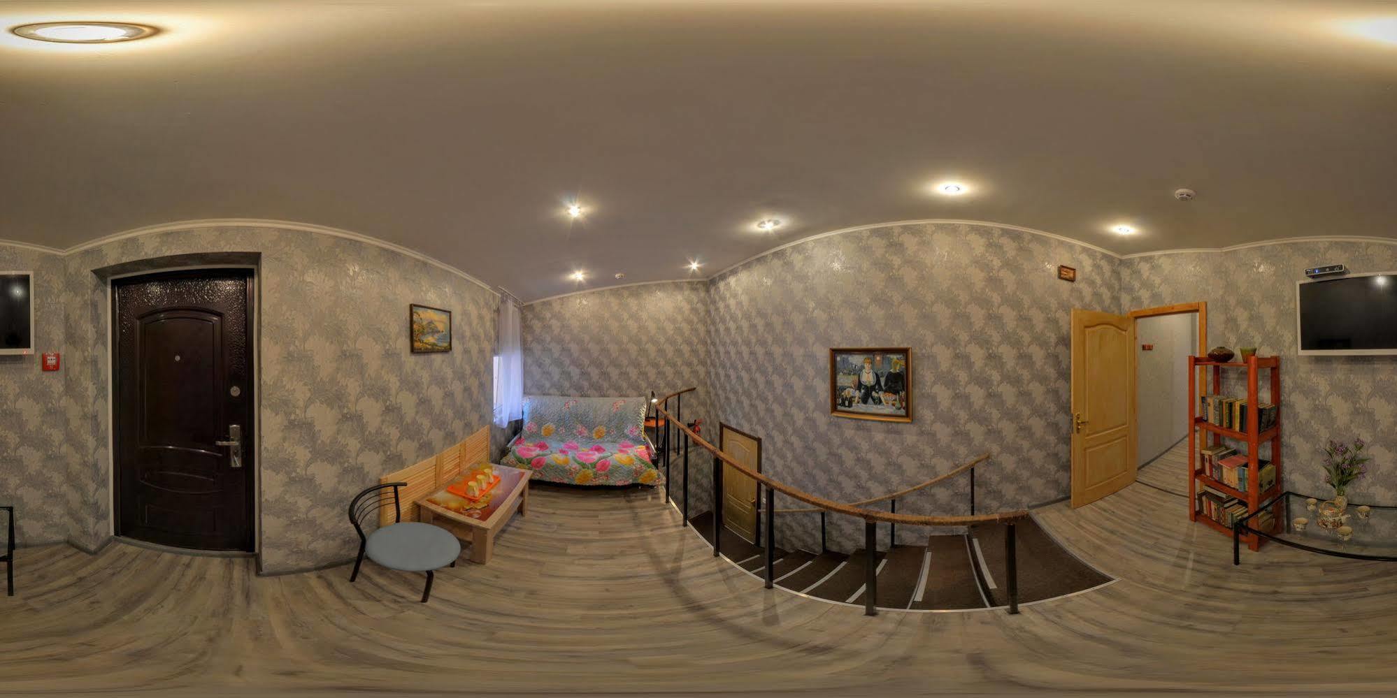 Yellow Unlimited Hotel 4 ハルキウ エクステリア 写真